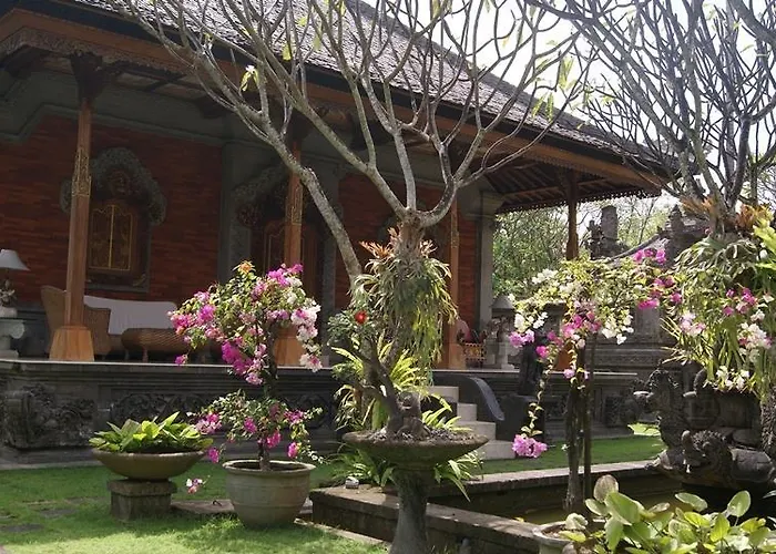 Taman Suci And ホテル
