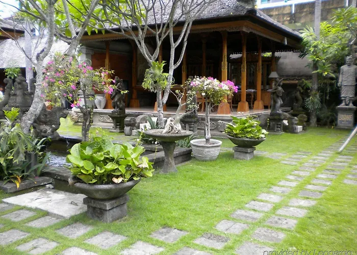 Taman Suci And 3*