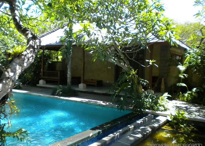 Taman Suci And ホテル
