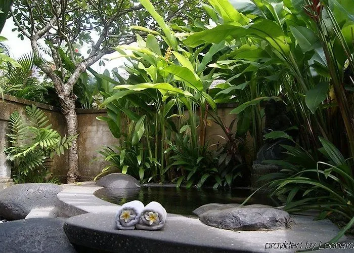 Taman Suci And ホテル 3*