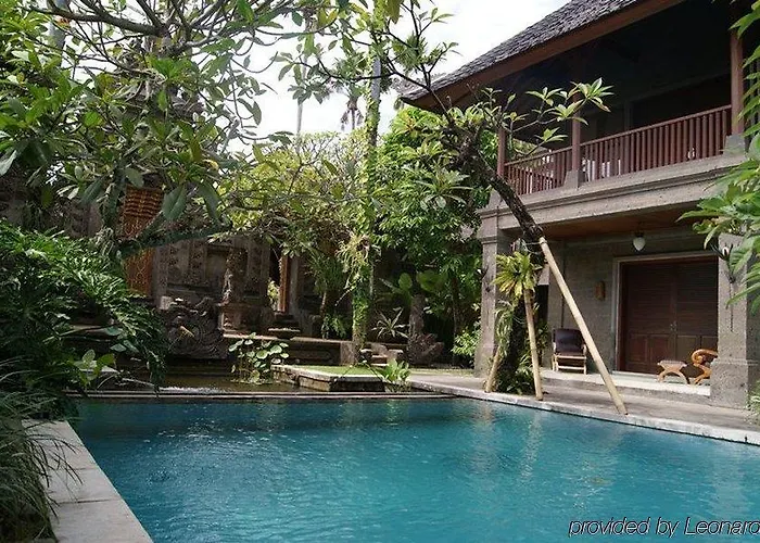 Taman Suci And 3*