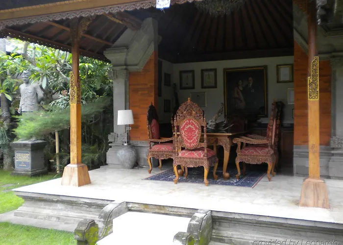 Taman Suci And ホテル