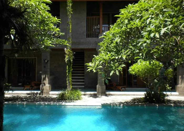 Taman Suci And ホテル 3*