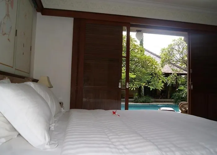 Taman Suci And 3*