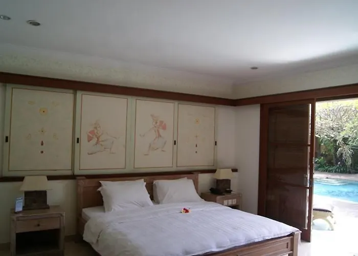 Taman Suci And ホテル 3*