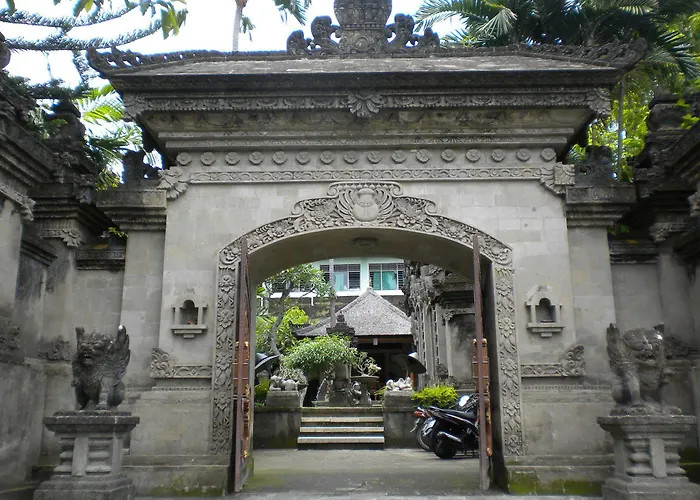 Taman Suci And デンパサール