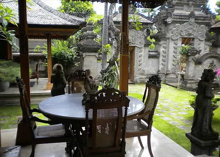Taman Suci And ホテル