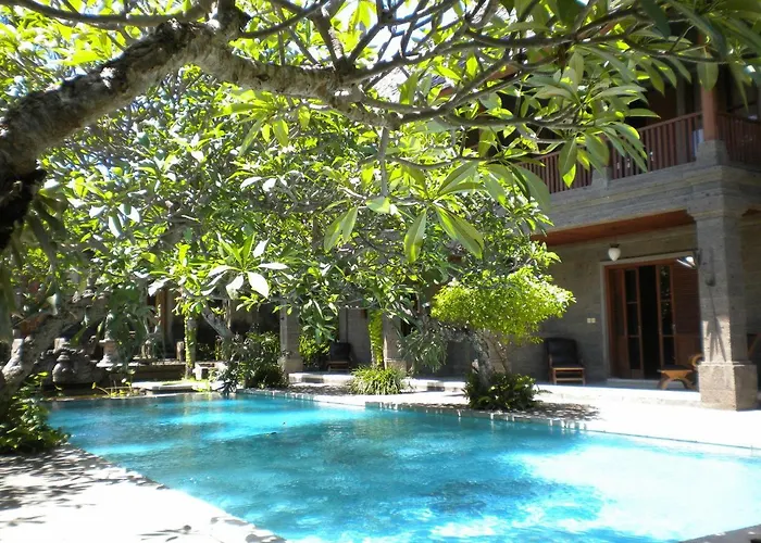Taman Suci And ホテル